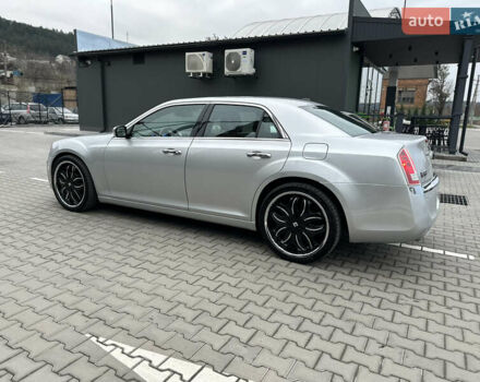 Серый Крайслер 300C, объемом двигателя 5.65 л и пробегом 161 тыс. км за 14800 $, фото 6 на Automoto.ua