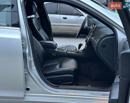 Серый Крайслер 300C, объемом двигателя 5.65 л и пробегом 161 тыс. км за 14800 $, фото 21 на Automoto.ua