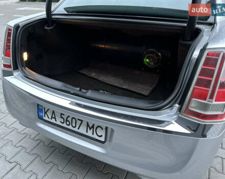 Серый Крайслер 300C, объемом двигателя 5.65 л и пробегом 161 тыс. км за 14800 $, фото 37 на Automoto.ua