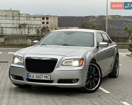 Серый Крайслер 300C, объемом двигателя 5.65 л и пробегом 161 тыс. км за 14800 $, фото 9 на Automoto.ua