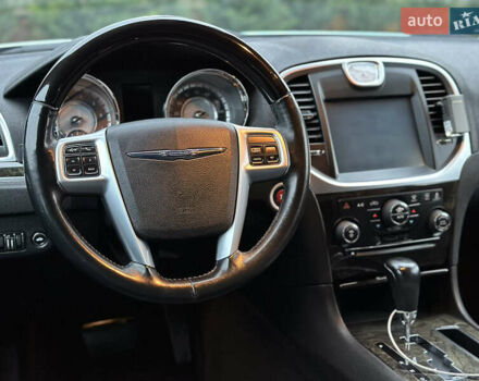 Серый Крайслер 300C, объемом двигателя 5.65 л и пробегом 161 тыс. км за 14800 $, фото 26 на Automoto.ua