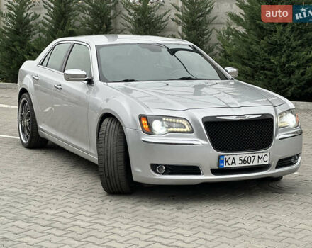 Серый Крайслер 300C, объемом двигателя 5.65 л и пробегом 161 тыс. км за 14800 $, фото 11 на Automoto.ua