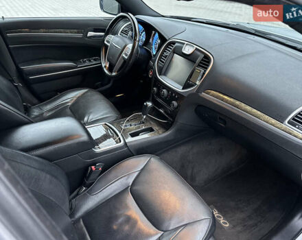Серый Крайслер 300C, объемом двигателя 5.65 л и пробегом 161 тыс. км за 14800 $, фото 32 на Automoto.ua
