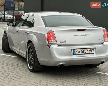 Серый Крайслер 300C, объемом двигателя 5.65 л и пробегом 161 тыс. км за 14800 $, фото 12 на Automoto.ua