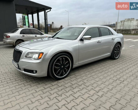 Серый Крайслер 300C, объемом двигателя 5.65 л и пробегом 161 тыс. км за 14800 $, фото 7 на Automoto.ua