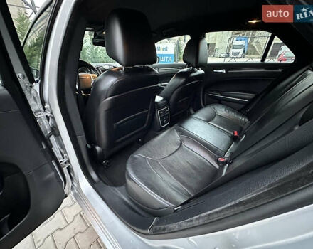 Серый Крайслер 300C, объемом двигателя 5.65 л и пробегом 161 тыс. км за 14800 $, фото 34 на Automoto.ua