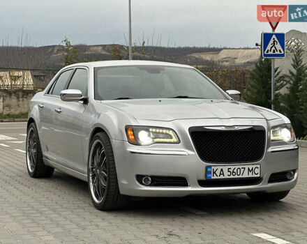 Серый Крайслер 300C, объемом двигателя 5.65 л и пробегом 161 тыс. км за 14800 $, фото 1 на Automoto.ua