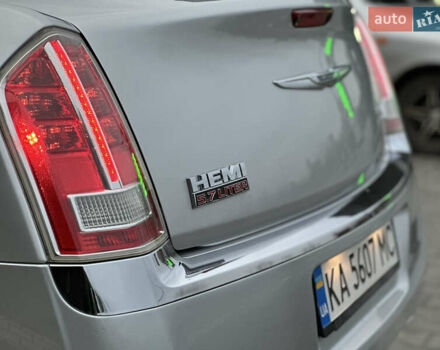 Серый Крайслер 300C, объемом двигателя 5.65 л и пробегом 161 тыс. км за 14800 $, фото 17 на Automoto.ua