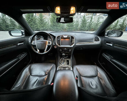 Серый Крайслер 300C, объемом двигателя 5.65 л и пробегом 161 тыс. км за 14800 $, фото 30 на Automoto.ua
