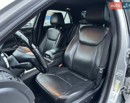 Серый Крайслер 300C, объемом двигателя 5.65 л и пробегом 161 тыс. км за 14800 $, фото 25 на Automoto.ua