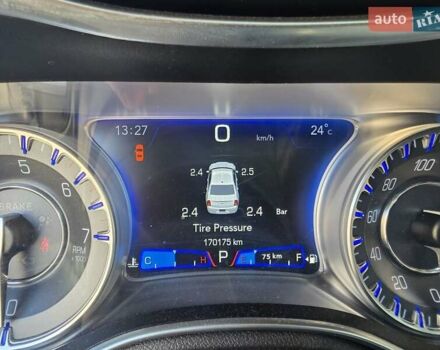 Серый Крайслер 300C, объемом двигателя 5.65 л и пробегом 170 тыс. км за 37000 $, фото 11 на Automoto.ua