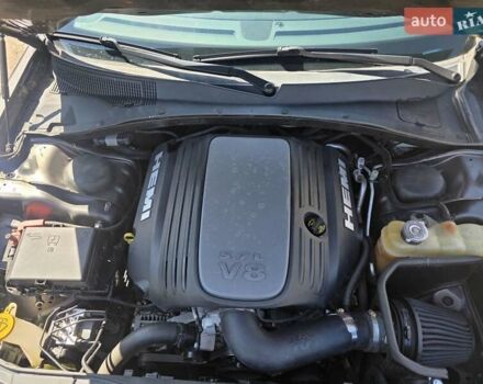 Серый Крайслер 300C, объемом двигателя 5.65 л и пробегом 170 тыс. км за 37000 $, фото 7 на Automoto.ua