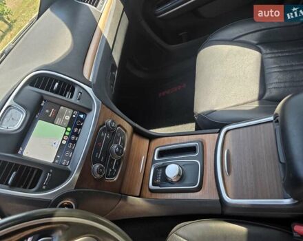 Серый Крайслер 300C, объемом двигателя 5.65 л и пробегом 170 тыс. км за 37000 $, фото 14 на Automoto.ua