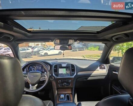 Серый Крайслер 300C, объемом двигателя 5.65 л и пробегом 170 тыс. км за 37000 $, фото 1 на Automoto.ua