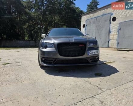 Серый Крайслер 300C, объемом двигателя 5.65 л и пробегом 170 тыс. км за 37000 $, фото 8 на Automoto.ua