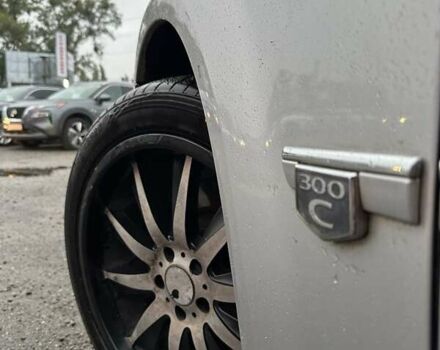 Сірий Крайслер 300C, об'ємом двигуна 5.65 л та пробігом 328 тис. км за 8999 $, фото 7 на Automoto.ua