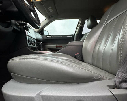 Серый Крайслер 300C, объемом двигателя 5.65 л и пробегом 328 тыс. км за 8999 $, фото 30 на Automoto.ua