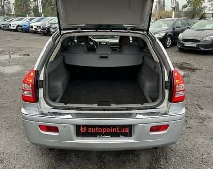Сірий Крайслер 300C, об'ємом двигуна 5.65 л та пробігом 328 тис. км за 8999 $, фото 13 на Automoto.ua