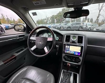 Сірий Крайслер 300C, об'ємом двигуна 5.65 л та пробігом 328 тис. км за 8999 $, фото 38 на Automoto.ua