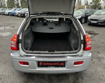 Сірий Крайслер 300C, об'ємом двигуна 5.65 л та пробігом 328 тис. км за 8999 $, фото 14 на Automoto.ua