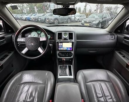 Сірий Крайслер 300C, об'ємом двигуна 5.65 л та пробігом 328 тис. км за 8999 $, фото 25 на Automoto.ua