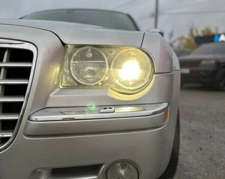 Сірий Крайслер 300C, об'ємом двигуна 5.65 л та пробігом 328 тис. км за 8999 $, фото 3 на Automoto.ua