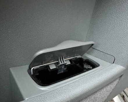 Сірий Крайслер 300C, об'ємом двигуна 5.65 л та пробігом 328 тис. км за 8999 $, фото 42 на Automoto.ua