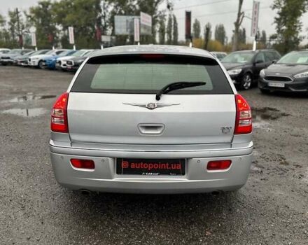 Серый Крайслер 300C, объемом двигателя 5.65 л и пробегом 328 тыс. км за 8999 $, фото 13 на Automoto.ua