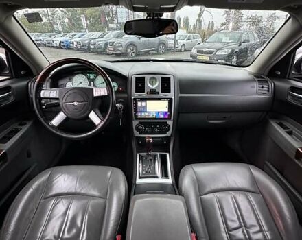 Сірий Крайслер 300C, об'ємом двигуна 5.65 л та пробігом 328 тис. км за 8999 $, фото 27 на Automoto.ua