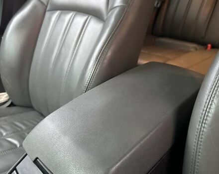Сірий Крайслер 300C, об'ємом двигуна 5.65 л та пробігом 328 тис. км за 8999 $, фото 42 на Automoto.ua