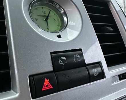 Сірий Крайслер 300C, об'ємом двигуна 5.65 л та пробігом 328 тис. км за 8999 $, фото 39 на Automoto.ua