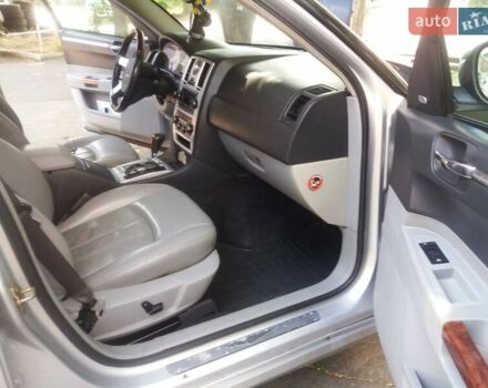 Сірий Крайслер 300C, об'ємом двигуна 5.7 л та пробігом 350 тис. км за 8500 $, фото 8 на Automoto.ua