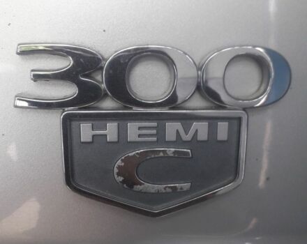 Серый Крайслер 300C, объемом двигателя 5.7 л и пробегом 350 тыс. км за 8938 $, фото 7 на Automoto.ua