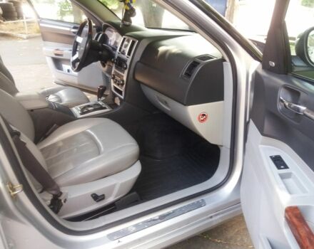 Серый Крайслер 300C, объемом двигателя 5.7 л и пробегом 350 тыс. км за 8938 $, фото 5 на Automoto.ua