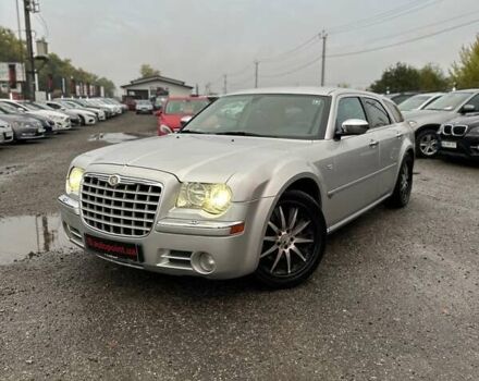 Серый Крайслер 300C, объемом двигателя 5.65 л и пробегом 328 тыс. км за 8999 $, фото 1 на Automoto.ua