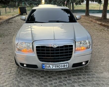 Серый Крайслер 300C, объемом двигателя 3.5 л и пробегом 290 тыс. км за 9500 $, фото 1 на Automoto.ua