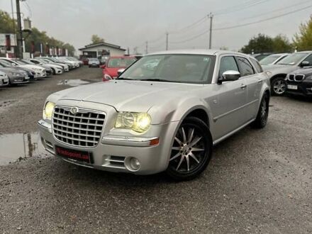Серый Крайслер 300C, объемом двигателя 5.65 л и пробегом 328 тыс. км за 8999 $, фото 1 на Automoto.ua