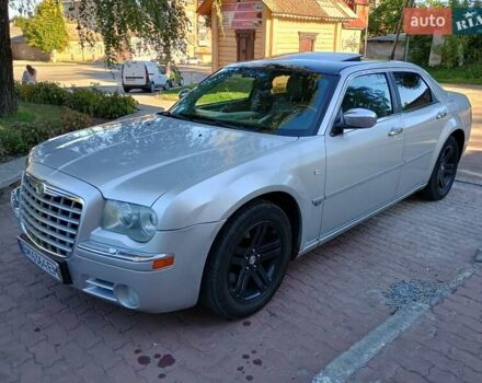 Серый Крайслер 300C, объемом двигателя 3.52 л и пробегом 320 тыс. км за 4800 $, фото 1 на Automoto.ua