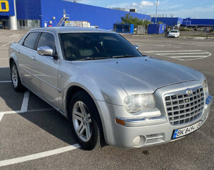 Серый Крайслер 300C, объемом двигателя 2.74 л и пробегом 400 тыс. км за 6100 $, фото 1 на Automoto.ua