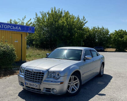 Серый Крайслер 300C, объемом двигателя 2.74 л и пробегом 240 тыс. км за 7500 $, фото 1 на Automoto.ua