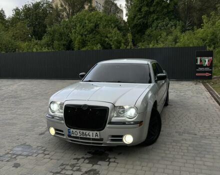 Серый Крайслер 300C, объемом двигателя 3 л и пробегом 399 тыс. км за 9500 $, фото 1 на Automoto.ua