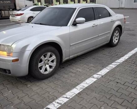 Серый Крайслер 300C, объемом двигателя 3.52 л и пробегом 335 тыс. км за 6900 $, фото 1 на Automoto.ua