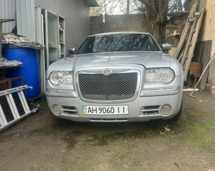 Серый Крайслер 300C, объемом двигателя 3.5 л и пробегом 200 тыс. км за 4000 $, фото 1 на Automoto.ua