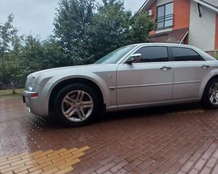 Серый Крайслер 300C, объемом двигателя 2.7 л и пробегом 219 тыс. км за 8400 $, фото 1 на Automoto.ua