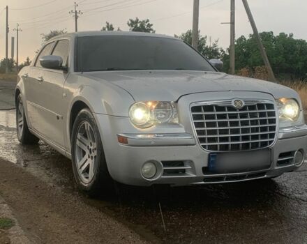 Серый Крайслер 300C, объемом двигателя 3 л и пробегом 174 тыс. км за 10000 $, фото 1 на Automoto.ua