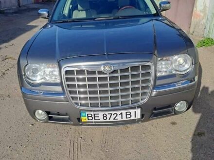 Крайслер 300C 2007 в Николаеве на Automoto.ua Серый Крайслер 300C, объемом двигателя 3.5 л и пробегом 151 тыс. км за 10000 $, фото 1 на Automoto.ua