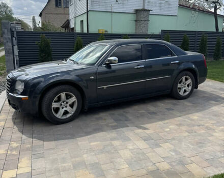 Серый Крайслер 300C, объемом двигателя 2.74 л и пробегом 312 тыс. км за 8700 $, фото 1 на Automoto.ua