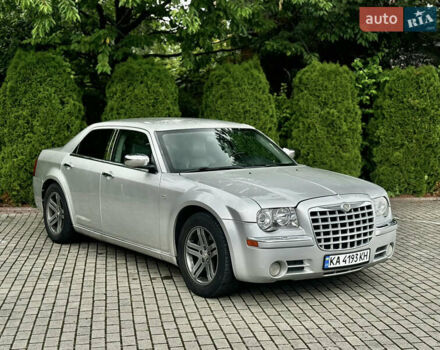 Серый Крайслер 300C, объемом двигателя 2.74 л и пробегом 202 тыс. км за 6200 $, фото 1 на Automoto.ua