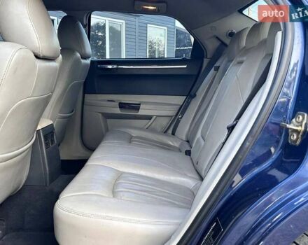 Синий Крайслер 300C, объемом двигателя 2.74 л и пробегом 220 тыс. км за 7600 $, фото 25 на Automoto.ua
