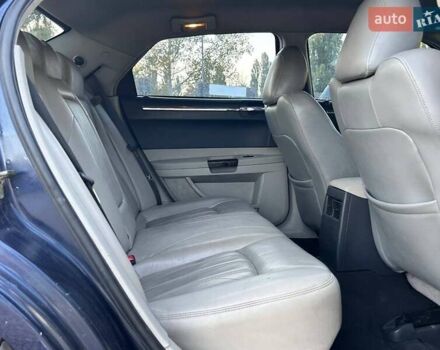 Синий Крайслер 300C, объемом двигателя 2.74 л и пробегом 220 тыс. км за 7600 $, фото 28 на Automoto.ua